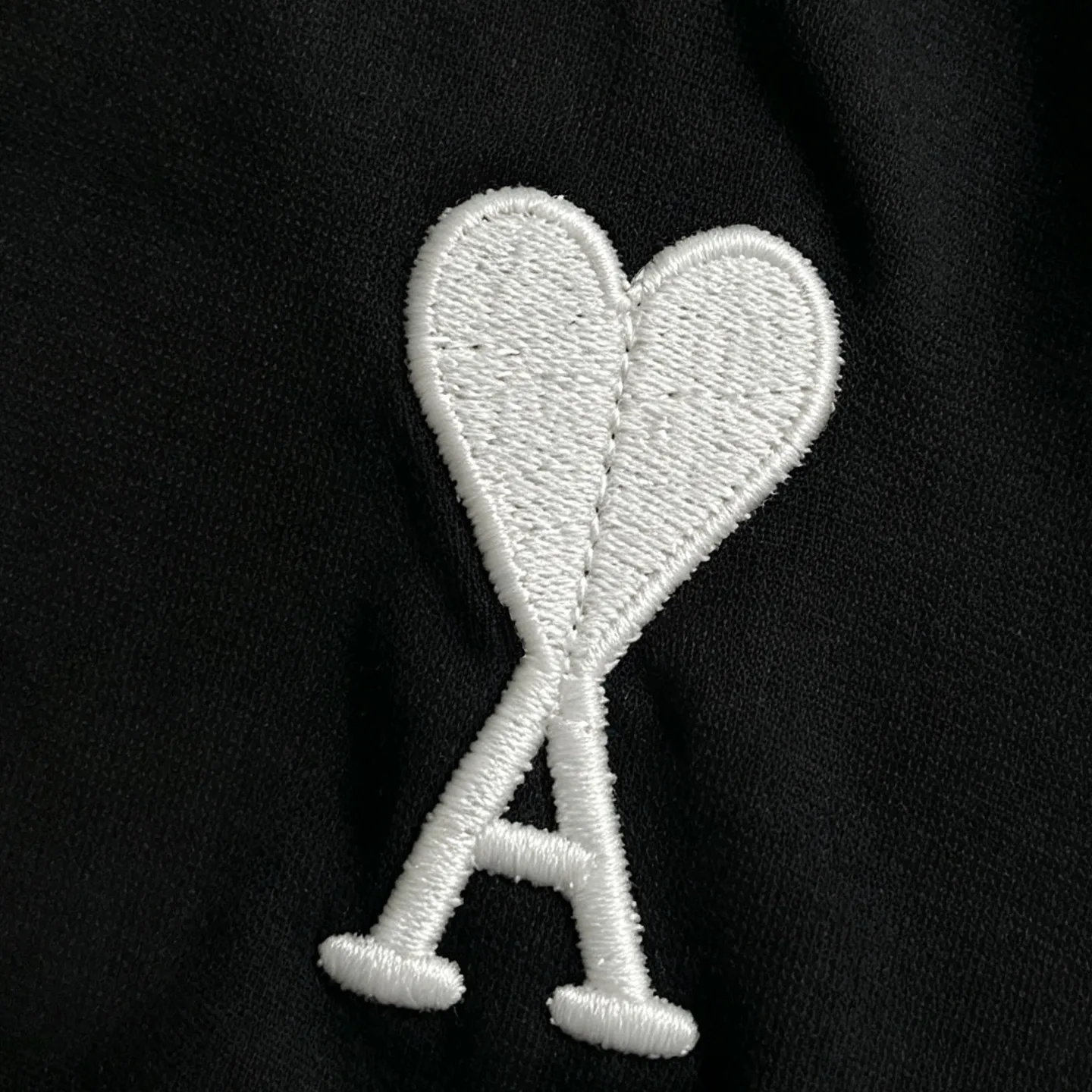 ami～ Embroidered heart-shaped Alogo design, "differentiation currency fabric" 7A antibacterial short-sleeved tee, the upper body is very comfortable, Same Style half-sleeves for men and women, dropped shoulders and loose fit Color: Black White Coffee Brown Size: S (90-130 pounds) M (125-150 pounds) L (135-165 pounds) XL (160-190 pounds) XXL (185-220 pounds)